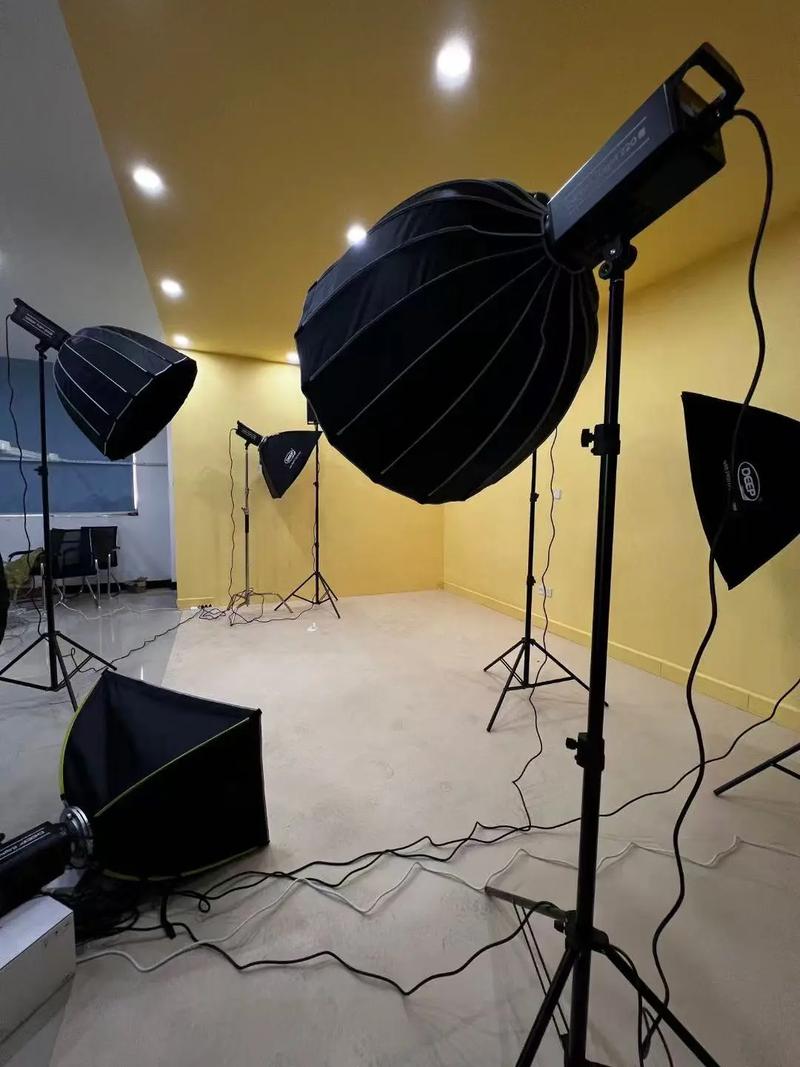 暗区突围直播间怎么装饰?-打造沉浸式暗区突围直播间：从背景墙到灯光布置的实用装饰技巧